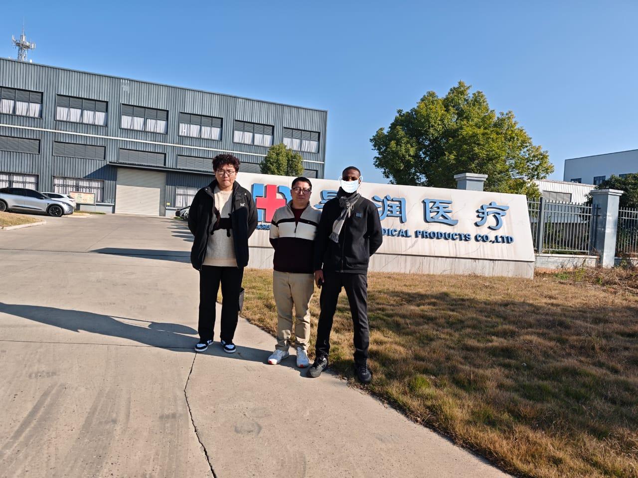 2025 m. gruodžio 15 d. mūsų gamykloje apsilanko Afrikos klientas: glaudaus bendradarbiavimo potencialo skatinimas